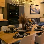 شقة Luxury Designer I Meters To Gondola Lift I Sleeps 6 I Pool & Parking I بانسكو