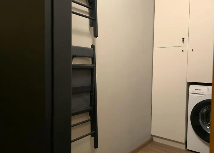 Luxury Designer I Meters To Gondola Lift I Sleeps 6 I Pool & Parking I بانسكو