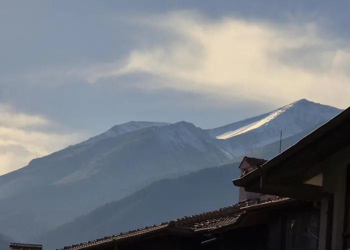 شقة Luxury Designer I Meters To Gondola Lift I Sleeps 6 I Pool & Parking I