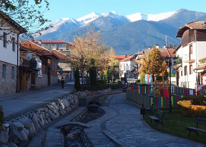 شقة Luxury Designer I Meters To Gondola Lift I Sleeps 6 I Pool & Parking I