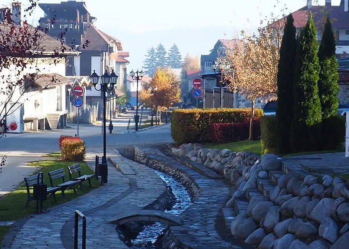 Luxury Designer I Meters To Gondola Lift I Sleeps 6 I Pool & Parking I