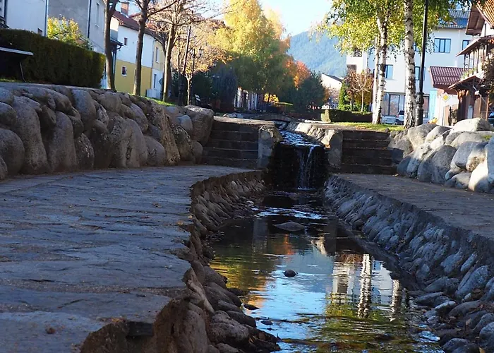 شقة Luxury Designer I Meters To Gondola Lift I Sleeps 6 I Pool & Parking I