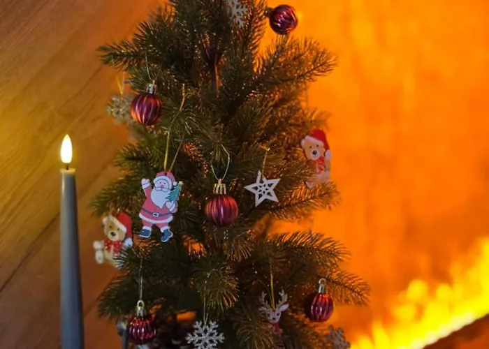 Luxury Designer I Meters To Gondola Lift I Sleeps 6 I Pool & Parking I شقة