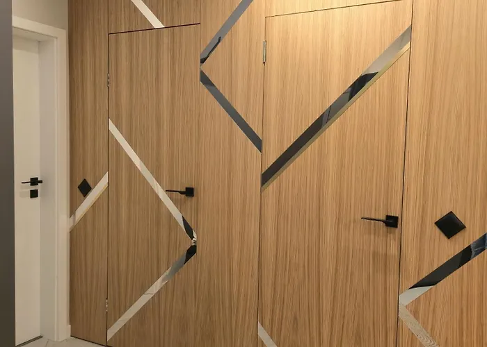 Luxury Designer I Meters To Gondola Lift I Sleeps 6 I Pool & Parking I