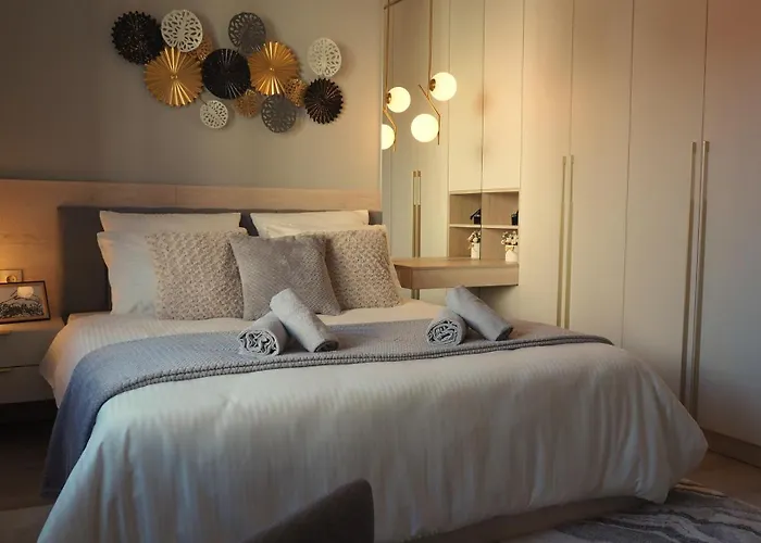 公寓 Luxury Designer I Meters To Gondola Lift I Sleeps 6 I Pool & Parking I 班斯科