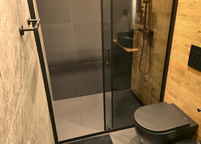 Luxury Designer I Meters To Gondola Lift I Sleeps 6 I Pool & Parking I * 班斯科