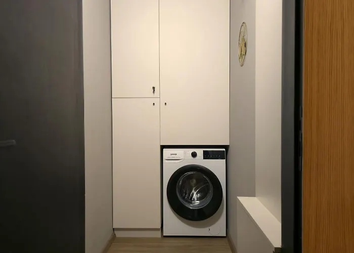 Luxury Designer I Meters To Gondola Lift I Sleeps 6 I Pool & Parking I