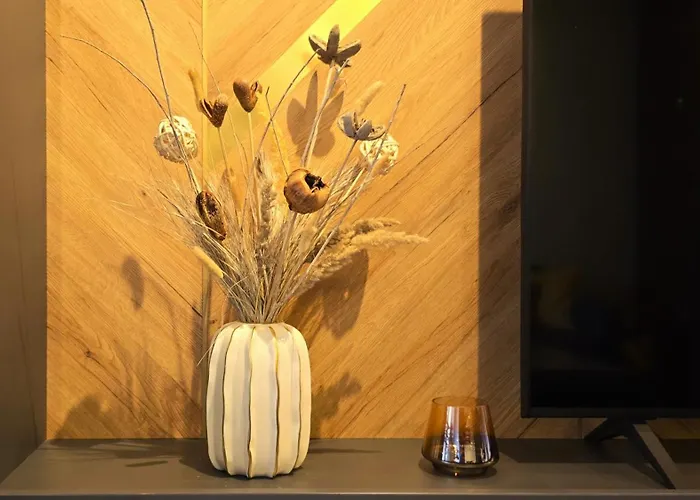 Luxury Designer I Meters To Gondola Lift I Sleeps 6 I Pool & Parking I