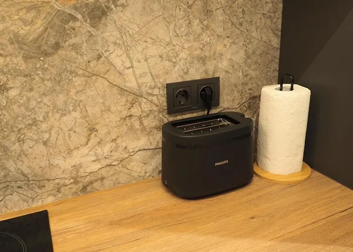 Luxury Designer I Meters To Gondola Lift I Sleeps 6 I Pool & Parking I * 班斯科