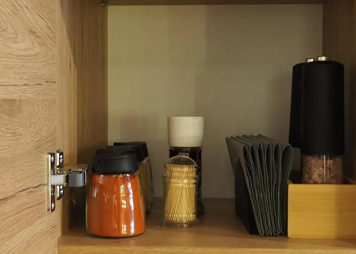 Luxury Designer I Meters To Gondola Lift I Sleeps 6 I Pool & Parking I 公寓 *