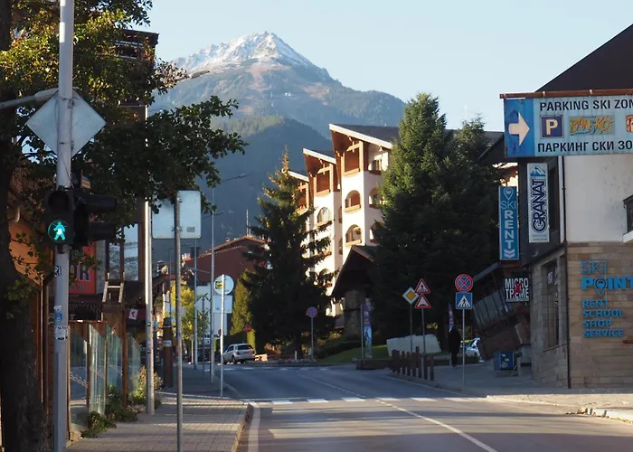 公寓 Luxury Designer I Meters To Gondola Lift I Sleeps 6 I Pool & Parking I 班斯科