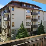 Luxury Designer I Meters To Gondola Lift I Sleeps 6 I Pool & Parking I * בנסקו