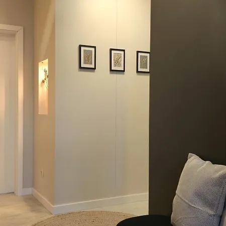 Luxury Designer I Meters To Gondola Lift I Sleeps 6 I Pool & Parking I 公寓 *