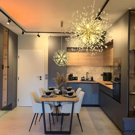 Luxury Designer I Meters To Gondola Lift I Sleeps 6 I Pool & Parking I * Bansko