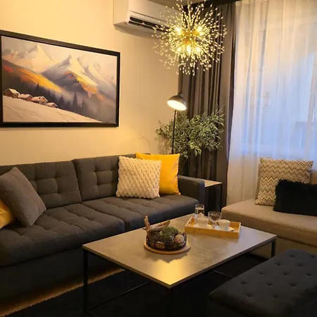 شقة Luxury Designer I Meters To Gondola Lift I Sleeps 6 I Pool & Parking I