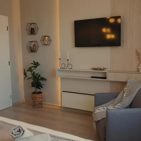 Luxury Designer I Meters To Gondola Lift I Sleeps 6 I Pool & Parking I بانسكو