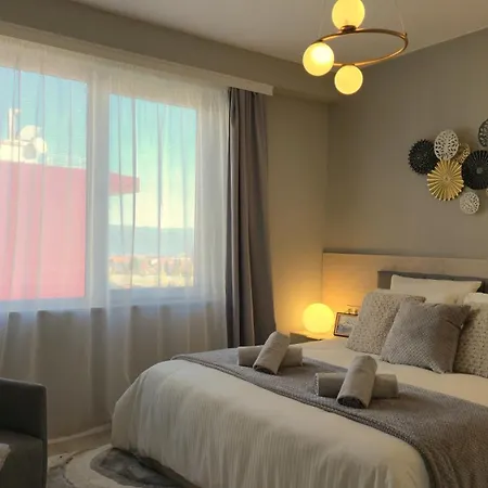 公寓 Luxury Designer I Meters To Gondola Lift I Sleeps 6 I Pool & Parking I