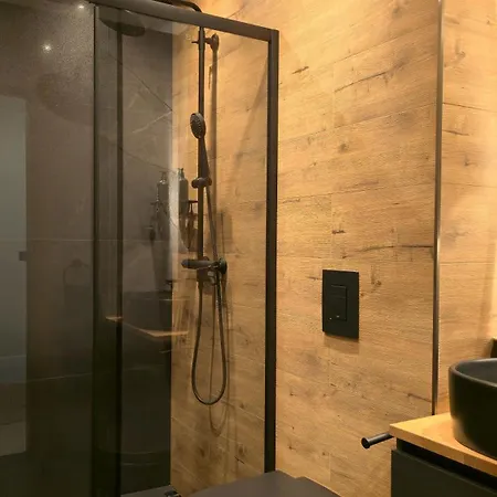 Luxury Designer I Meters To Gondola Lift I Sleeps 6 I Pool & Parking I Bansko