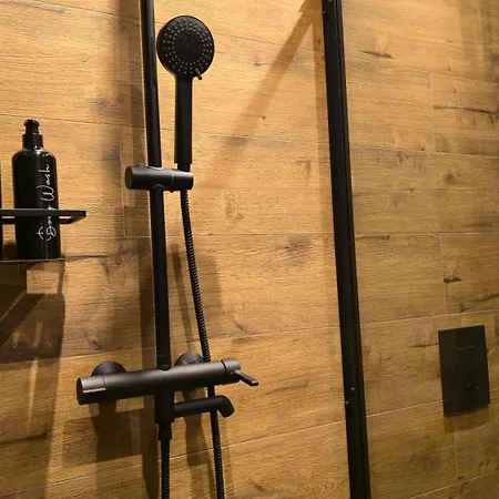 Luxury Designer I Meters To Gondola Lift I Sleeps 6 I Pool & Parking I Lägenhet