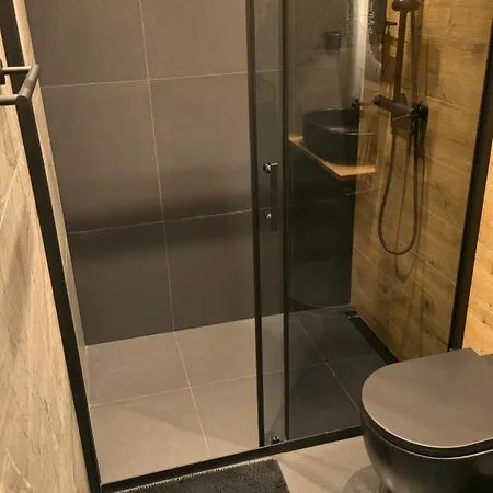 Luxury Designer I Meters To Gondola Lift I Sleeps 6 I Pool & Parking I * بانسكو