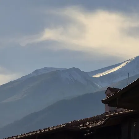 شقة Luxury Designer I Meters To Gondola Lift I Sleeps 6 I Pool & Parking I