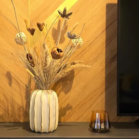 Luxury Designer I Meters To Gondola Lift I Sleeps 6 I Pool & Parking I