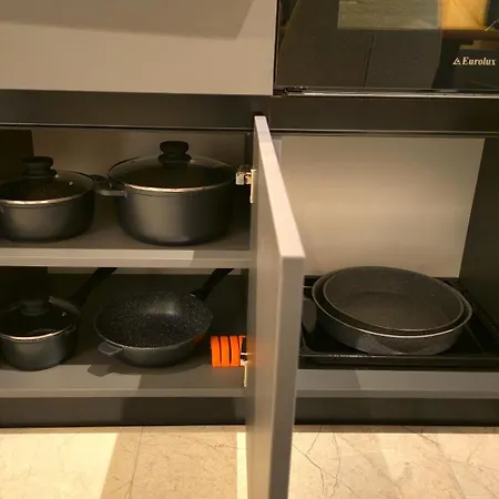 Luxury Designer I Meters To Gondola Lift I Sleeps 6 I Pool & Parking I 班斯科