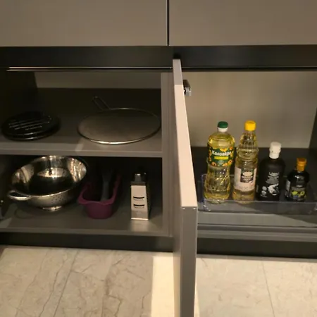 Luxury Designer I Meters To Gondola Lift I Sleeps 6 I Pool & Parking I 班斯科