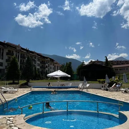 Luxury Designer I Meters To Gondola Lift I Sleeps 6 I Pool & Parking I شقة *