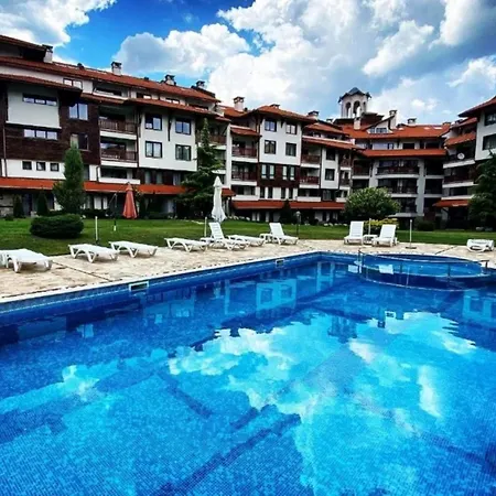Luxury Designer I Meters To Gondola Lift I Sleeps 6 I Pool & Parking I بانسكو