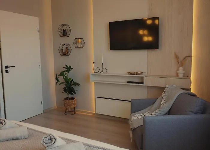 Luxury Designer I Meters To Gondola Lift I Sleeps 6 I Pool & Parking I Bansko