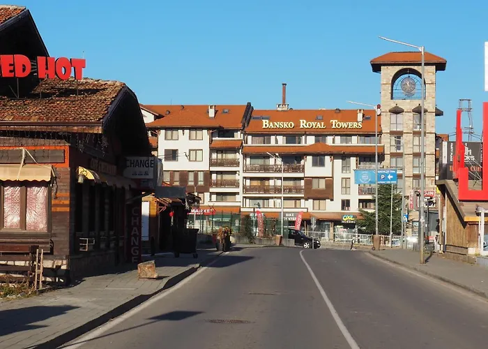 Luxury Designer I Meters To Gondola Lift I Sleeps 6 I Pool & Parking I