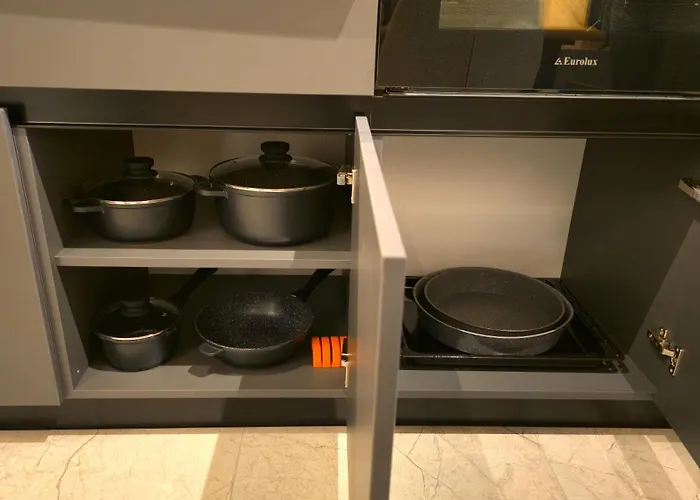 Luxury Designer I Meters To Gondola Lift I Sleeps 6 I Pool & Parking I Bansko