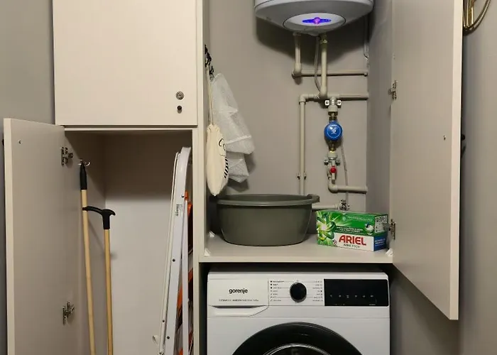 Luxury Designer I Meters To Gondola Lift I Sleeps 6 I Pool & Parking I