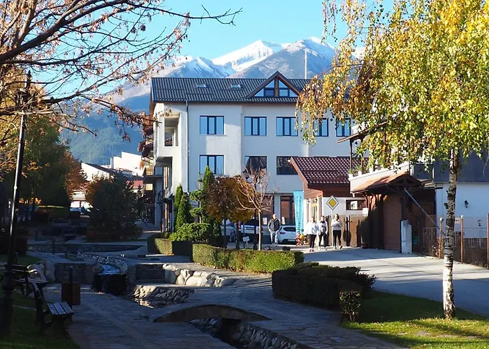 Luxury Designer I Meters To Gondola Lift I Sleeps 6 I Pool & Parking I Apartmán